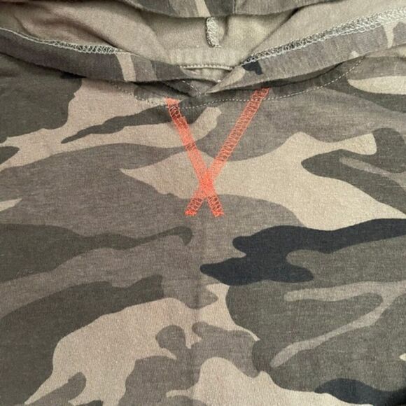 Wrangler Jeans CO. Green Camo Long Sleeve Hoodie Size 4/5 - Picture 3 of 6